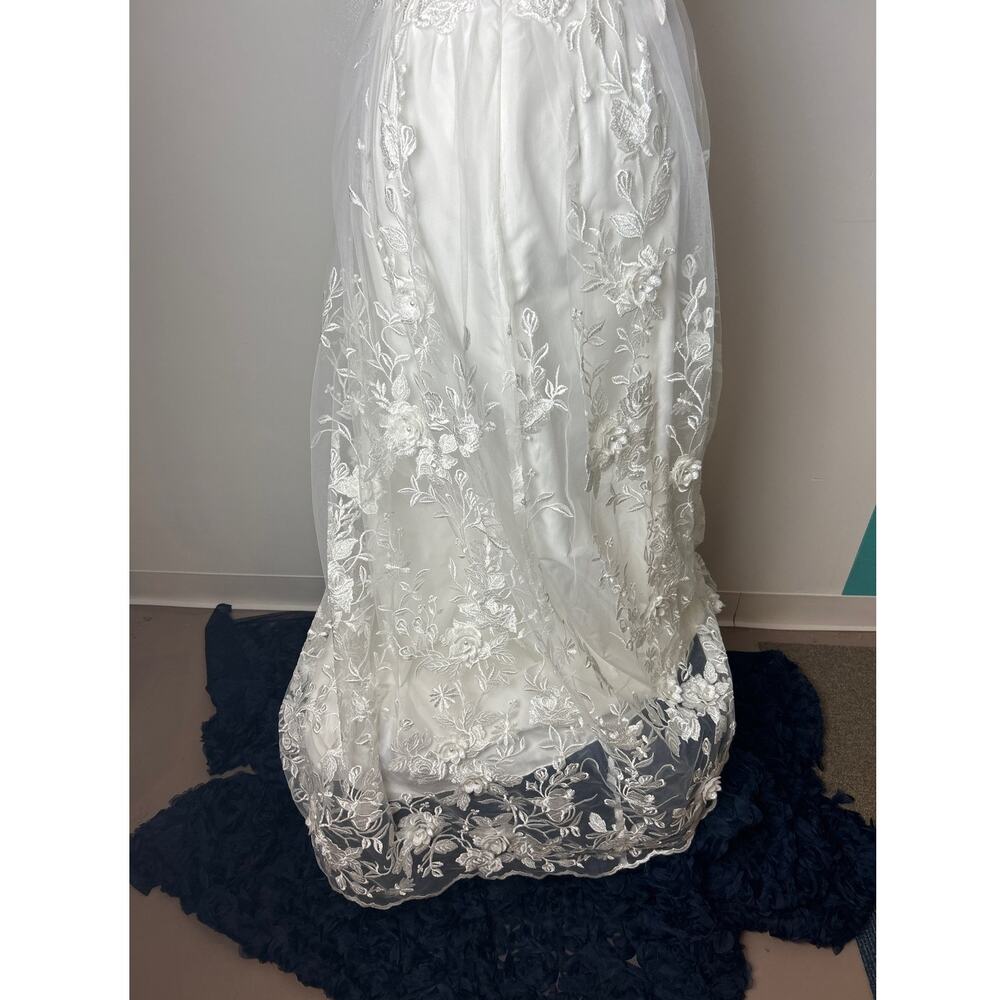 David's Bridal 3D Floral Wedding Dress Size 10 Soft White - Picture 7 of 13